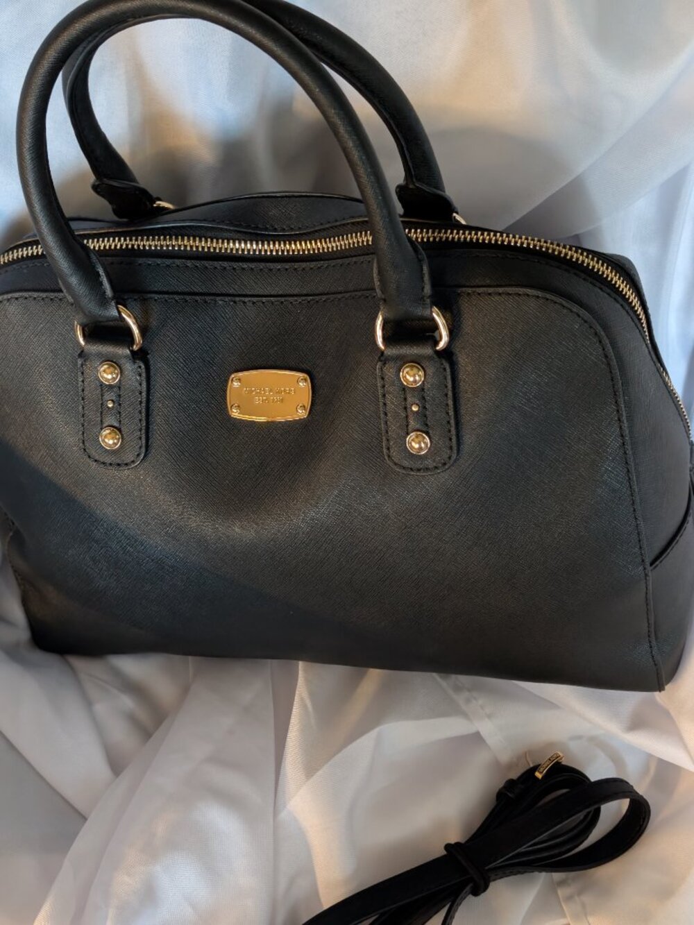 MICHAEL KORS N/W/T SAFFIANO LEATHER BAG, EXCELLENT CONDITIION, BLACK